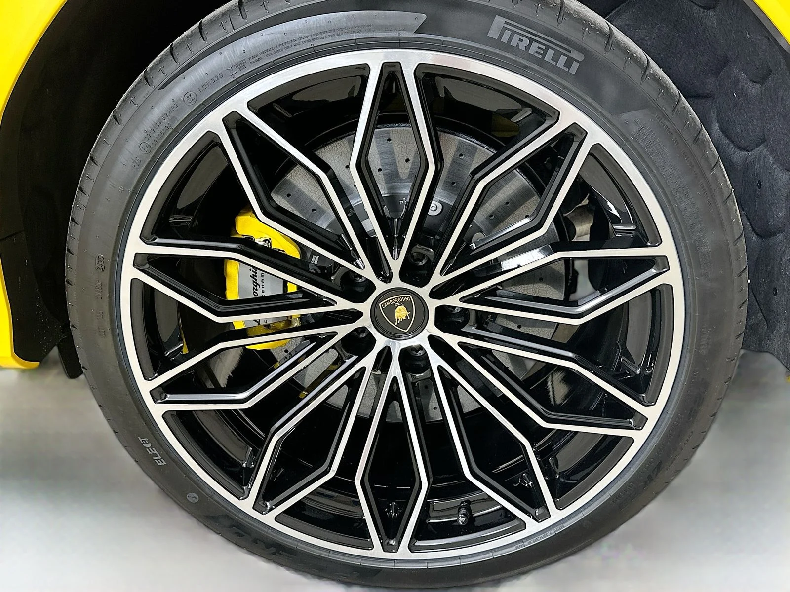Used 2025 Yellow Lamborghini  image 41