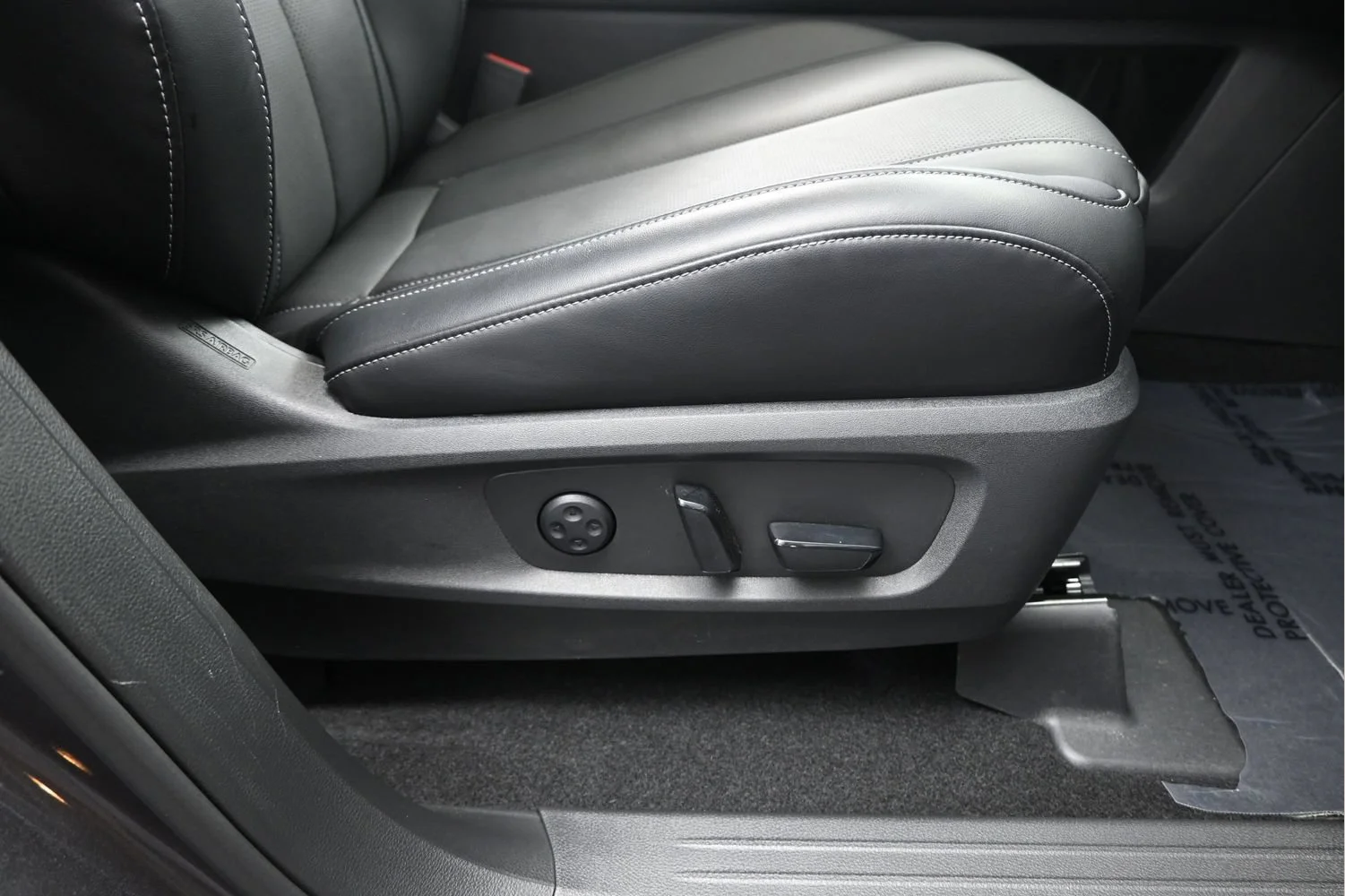 Used 2026 Graphite Shadow INFINITI LUXE image 16
