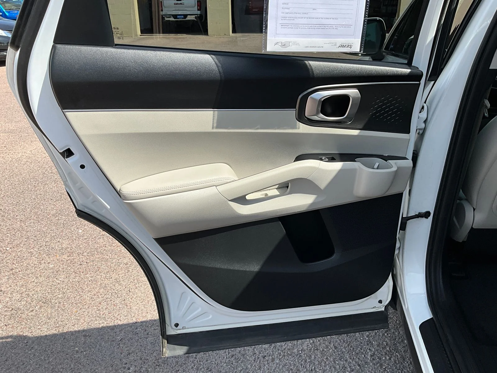 Used 2021 White Kia S image 22