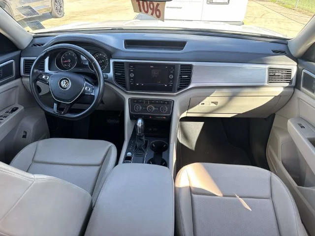 Used 2018 White Volkswagen 3.6L V6 SE image 22