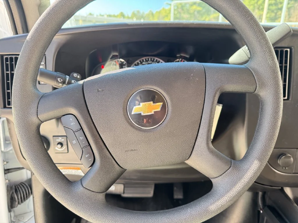 New 2026 Summit White Chevrolet 1WT image 12