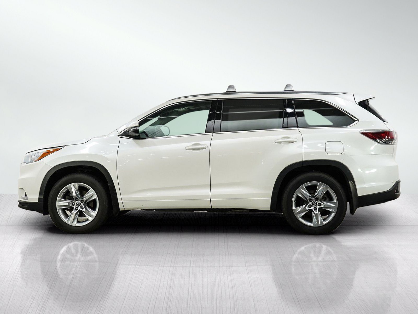 Used 2016 Toyota Highlander Limited Platinum with VIN 5TDDKRFH4GS310057 for sale in White Bear Lake, Minnesota