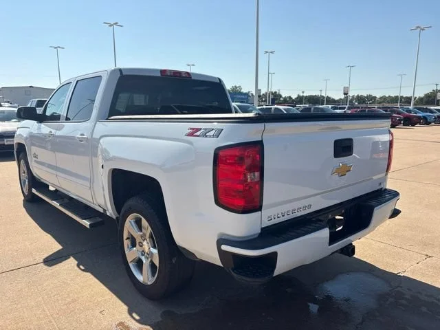 Used 2018 SUMMIT WHITE Chevrolet LT image 5