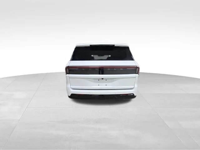 Used 2025 White Metallic Lincoln Reserve image 6