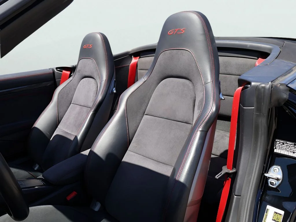 Used 2017  Porsche  image 5