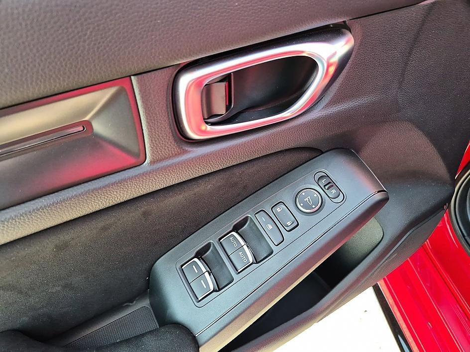 Used 2025 RALLYE RED Honda TYPER image 13