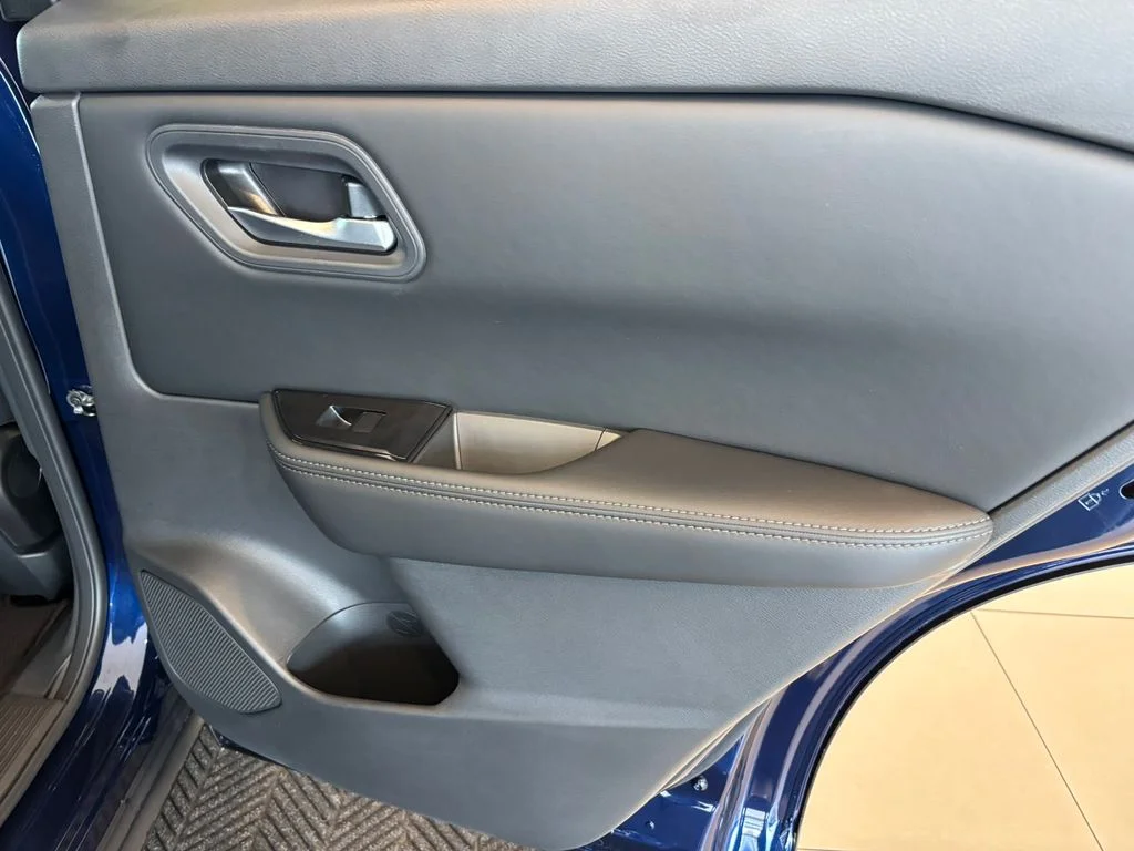 New 2026 Deep Ocean Blue Pearl Nissan SV image 28