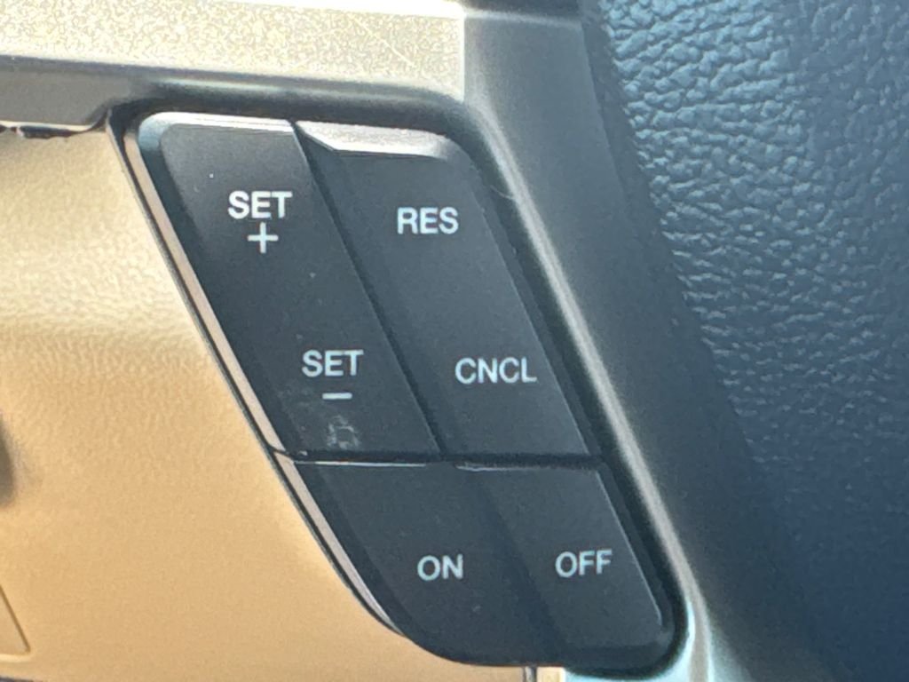 Used 2020 White Ford Lariat image 25