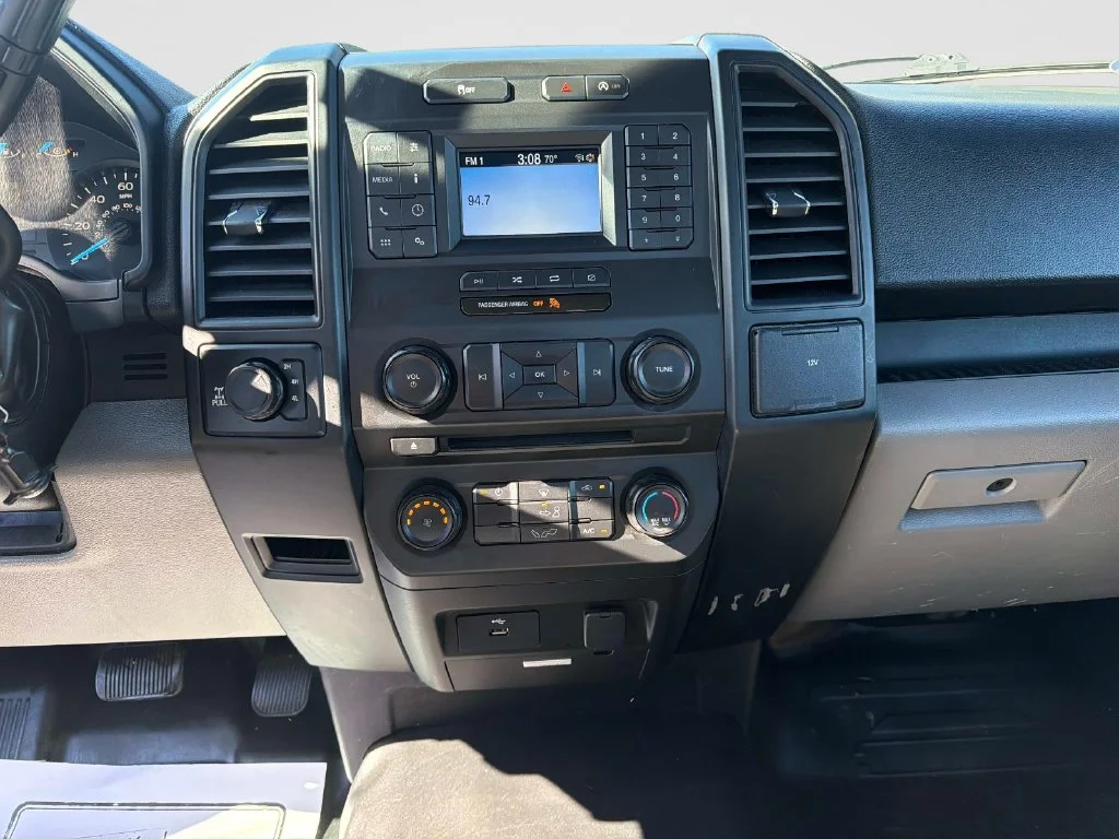 Used 2018 White Ford XL image 21
