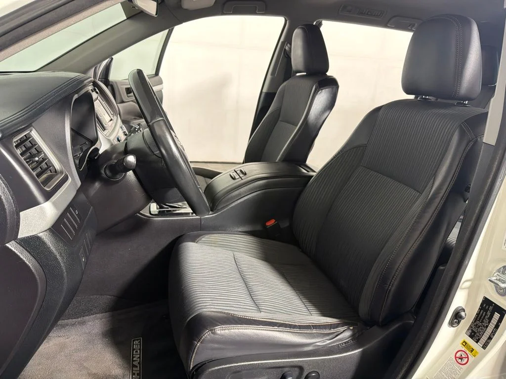 Used 2015 White Toyota LE Plus V6 image 11