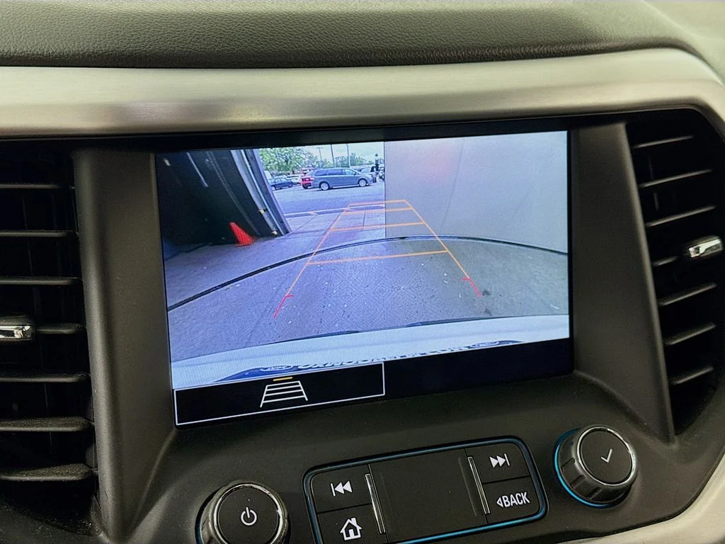 Used 2021 Summit White GMC SLE image 5