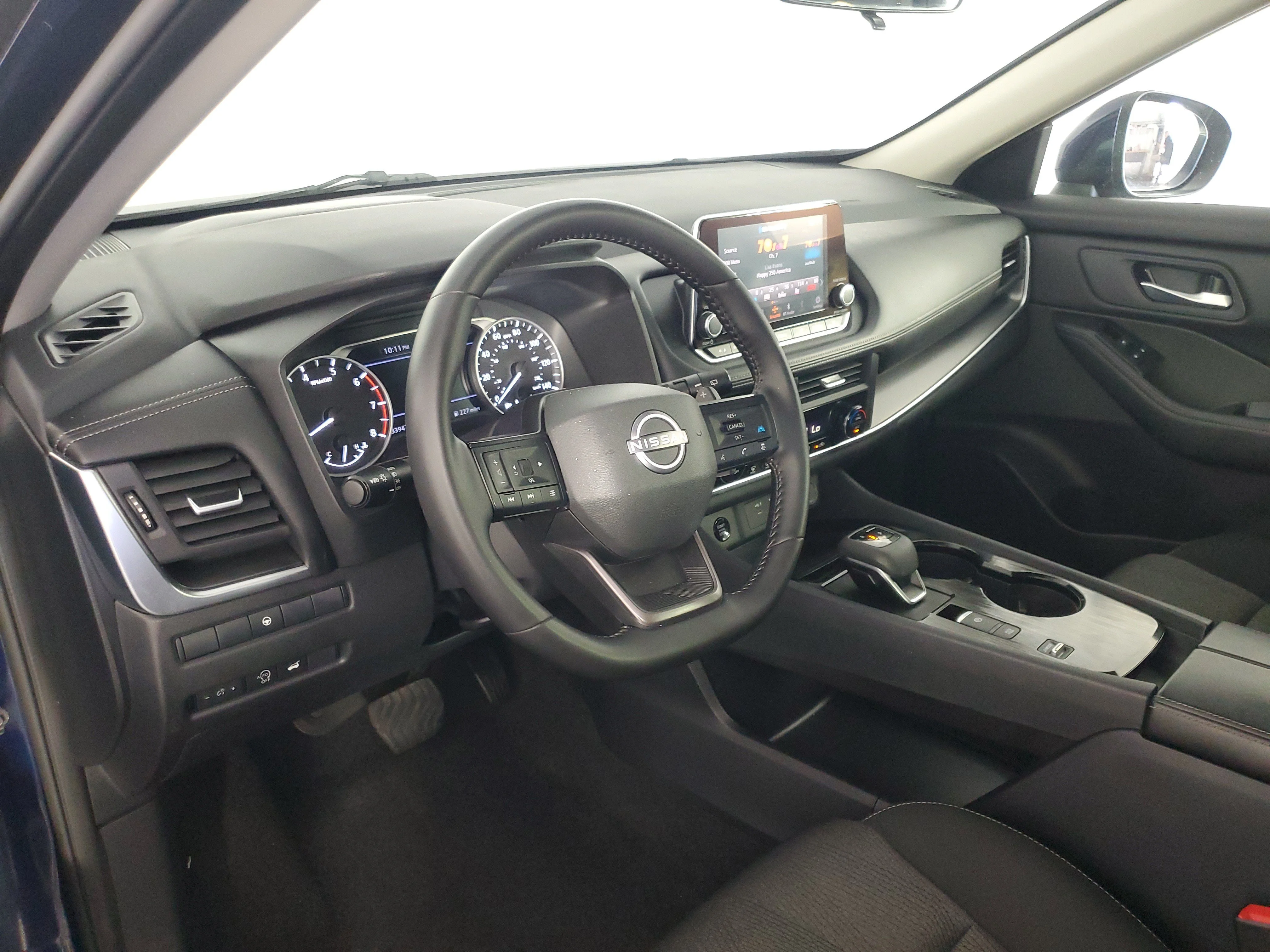 2025 Nissan Rogue SV - Photo 11