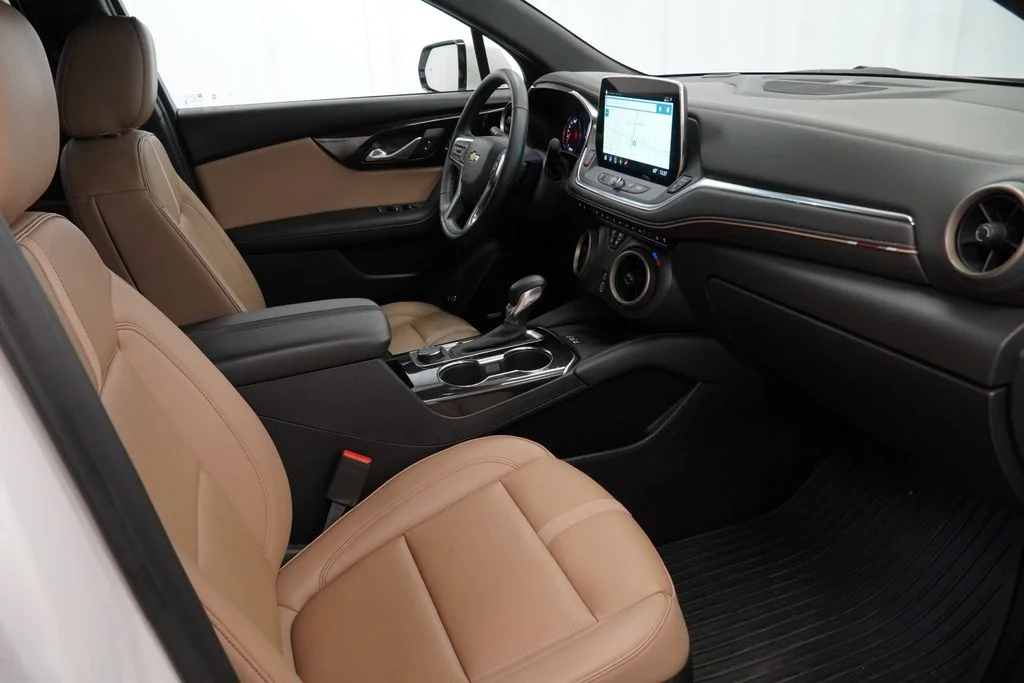 Used 2025 Beige Chevrolet Premier image 28