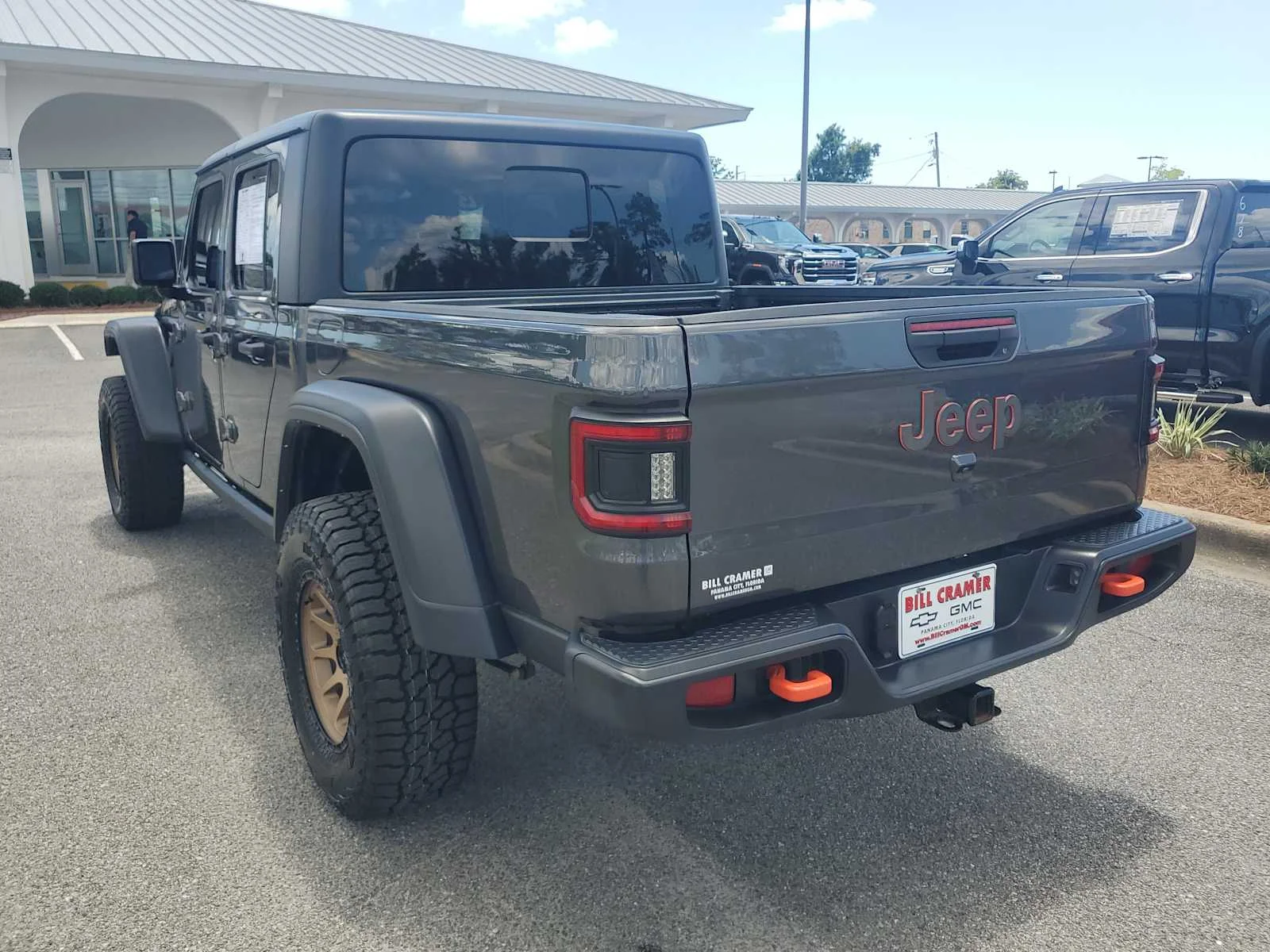 Used 2023 Granite Crystal Metallic Jeep Mojave image 3
