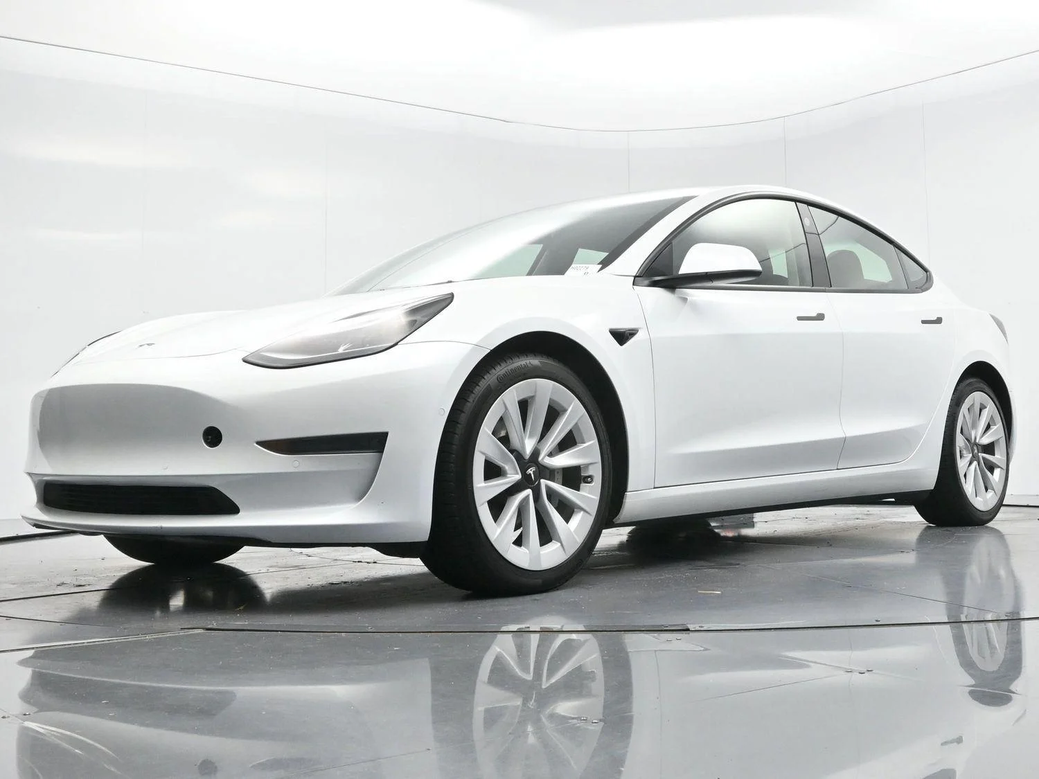 Used 2022 Pearl White Multi-Coat Tesla Base image 36