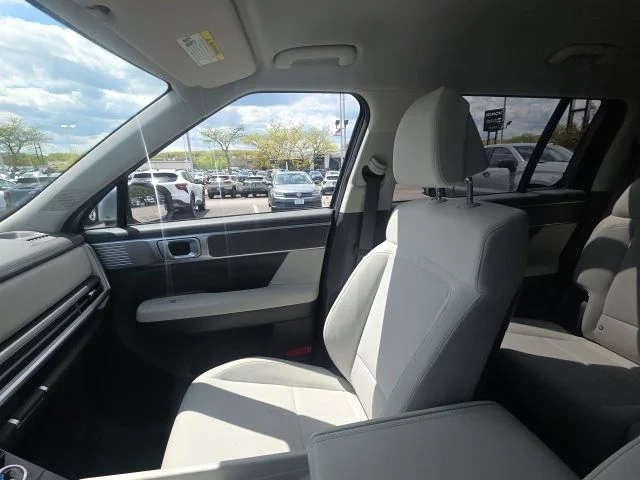 Used 2025 Silver Hyundai SE image 25