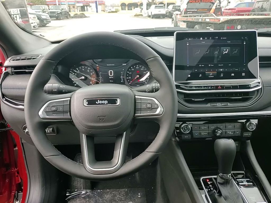 New 2026 Red Hot Pearl-Coat Exterior Paint Jeep Latitude image 26