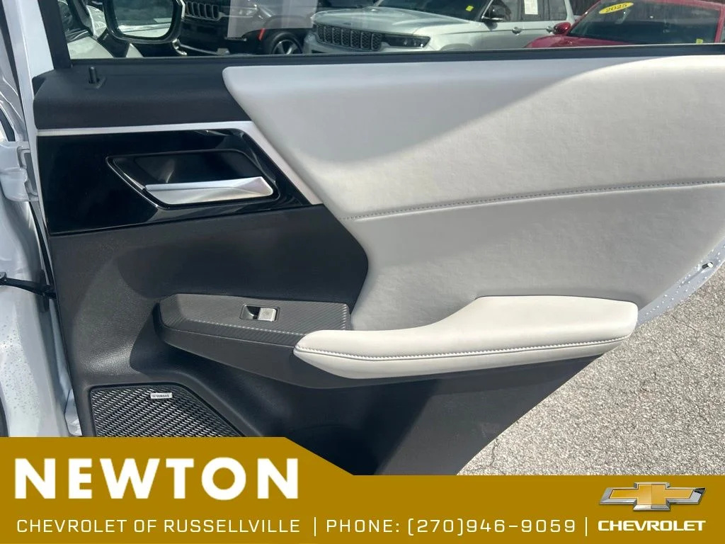 Used 2025  Mitsubishi SE image 30