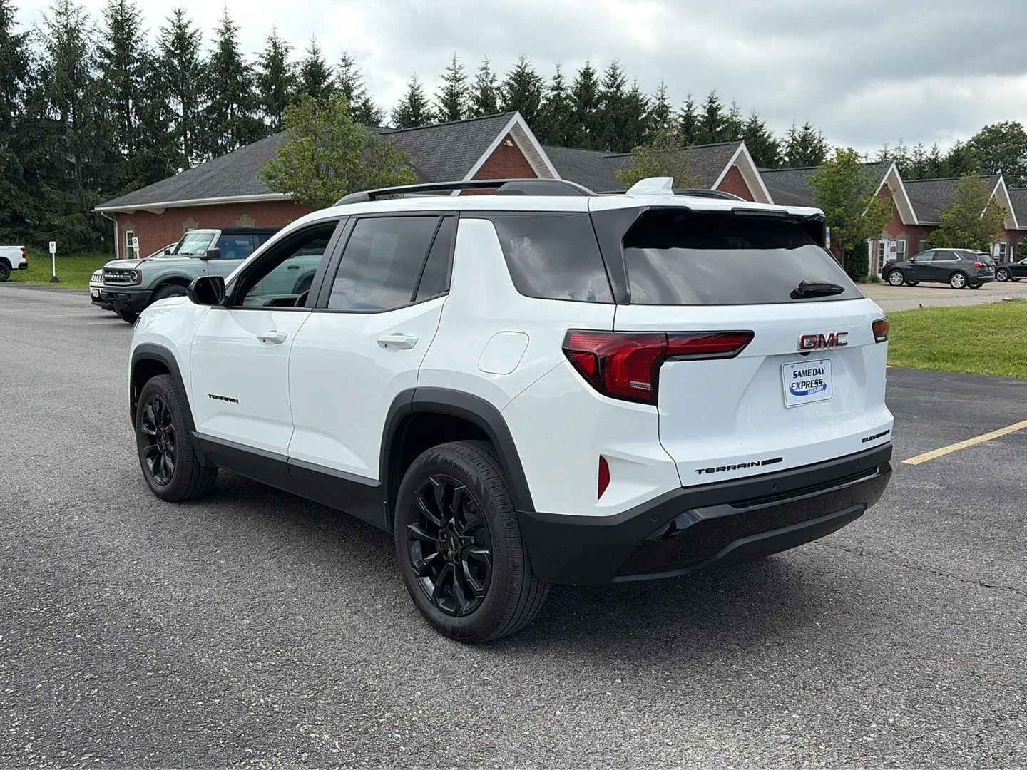Used 2026 Summit White GMC AWD Elevation image 6