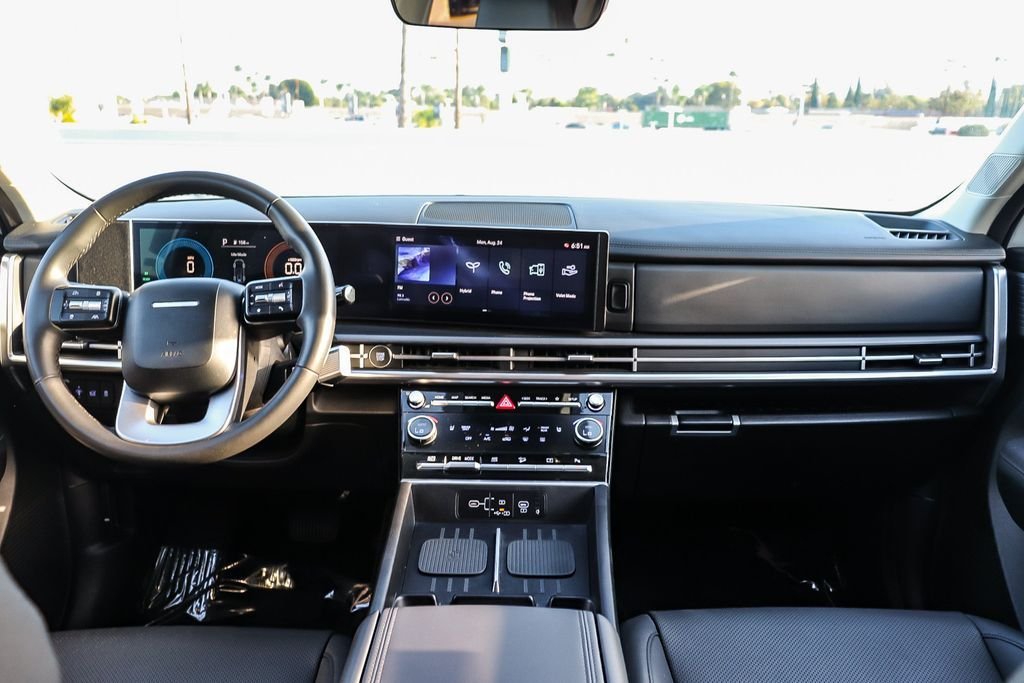 Used 2025 White Hyundai SEL image 13