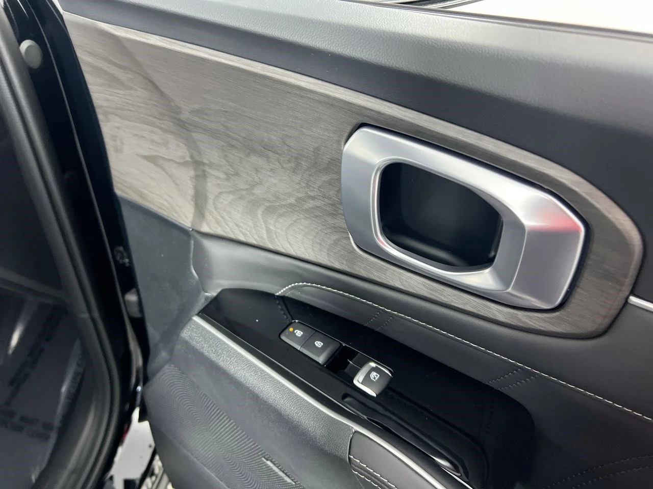New 2025 Wolf Gray Kia X-Line SX Prestige AWD image 47