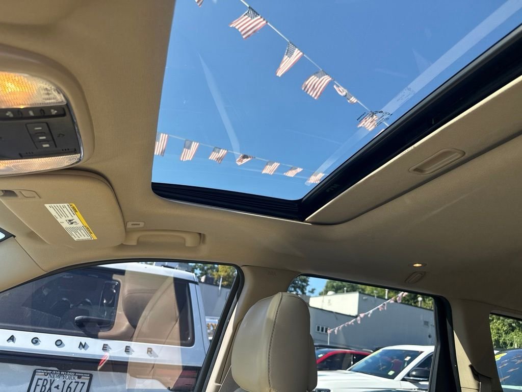 Used 2018 White Jeep Limited image 7