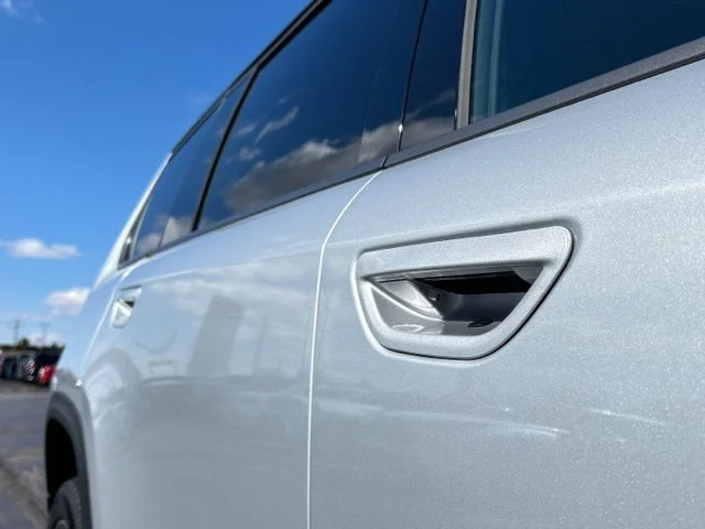 New 2026 Silver Jeep Overland image 24