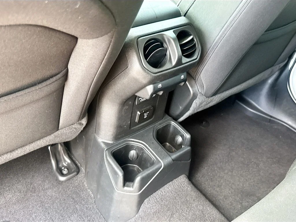 Used 2022 White Jeep Unlimited Sahara image 28