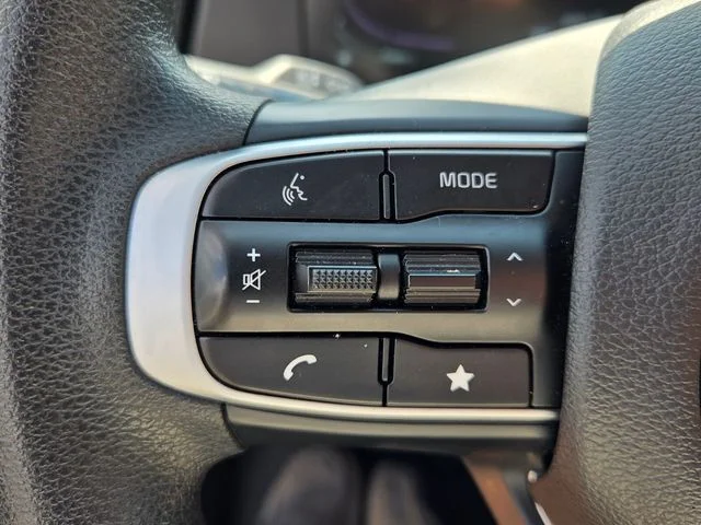 Used 2025 White Kia LX image 22