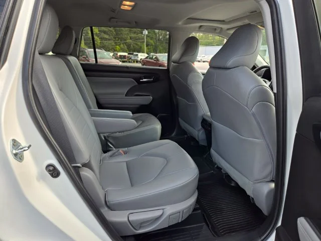 Used 2023 Beige Toyota XLE image 20