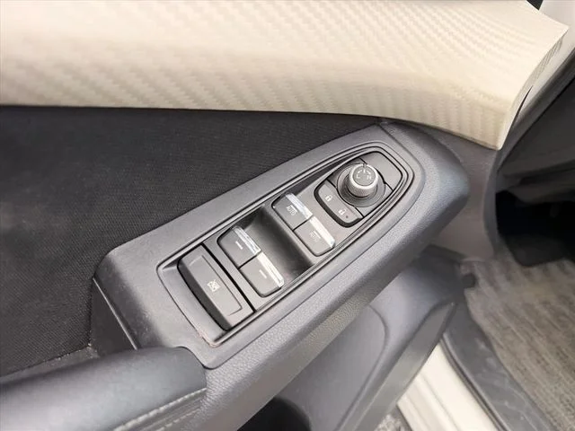Used 2020 White Subaru Base image 20