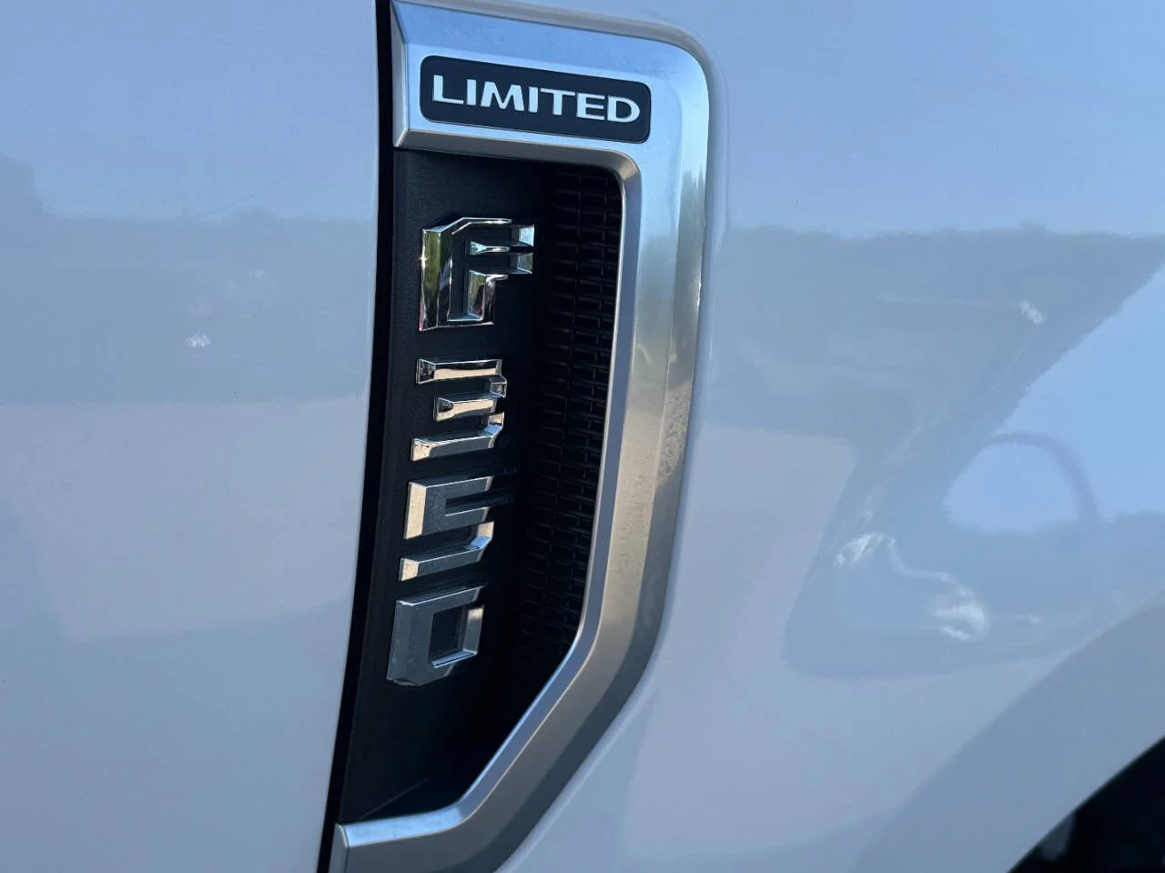 Used 2018 Off White Ford Limited 4x4 4dr Crew Cab 6.8 ft. SB SRW Pickup image 14