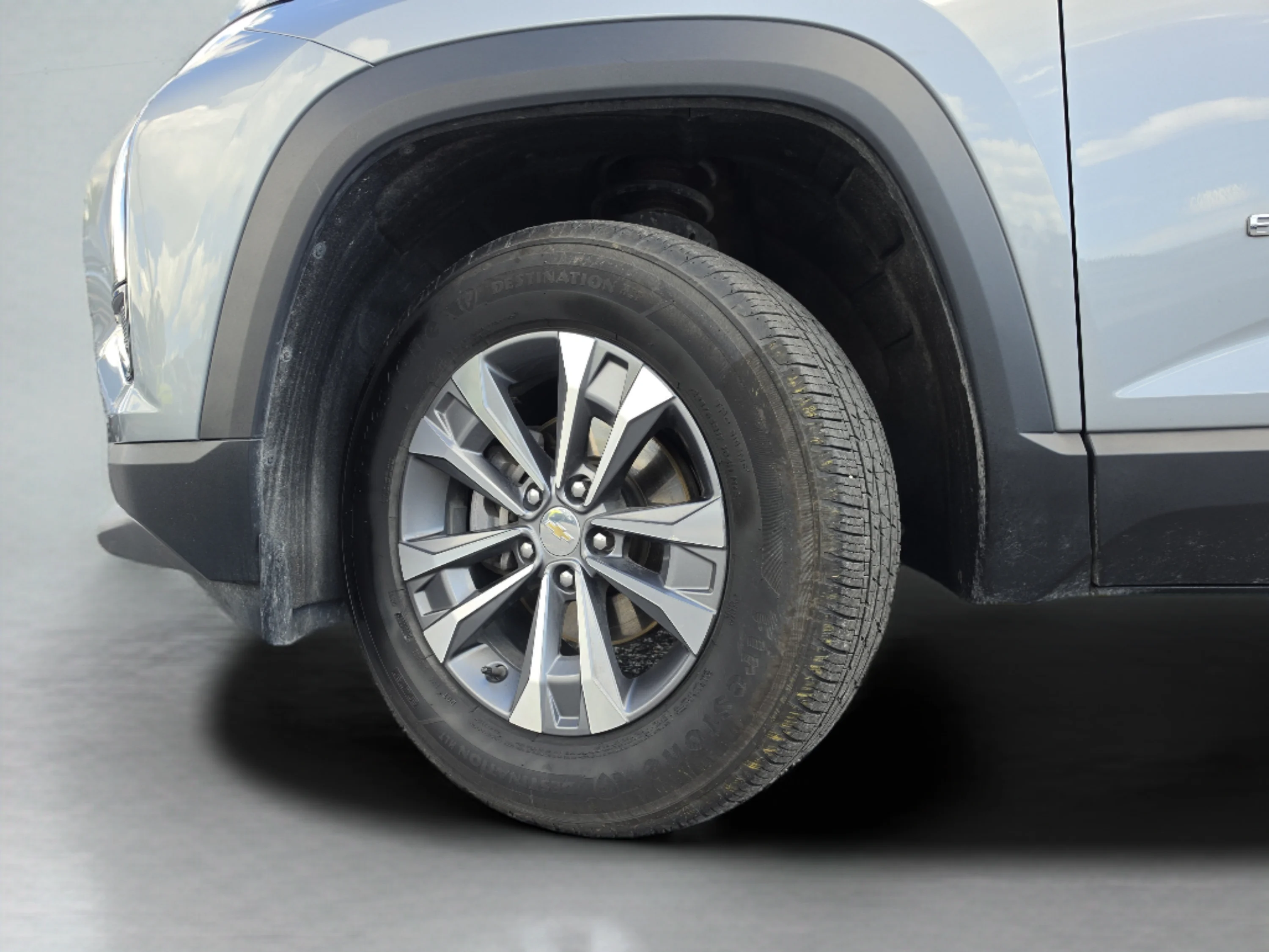 Used 2026 Sterling Gray Metallic Chevrolet FWD LT image 37