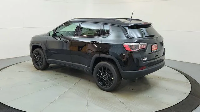 New 2026 Diamond Black Crystal Pearlcoat Jeep Latitude image 7