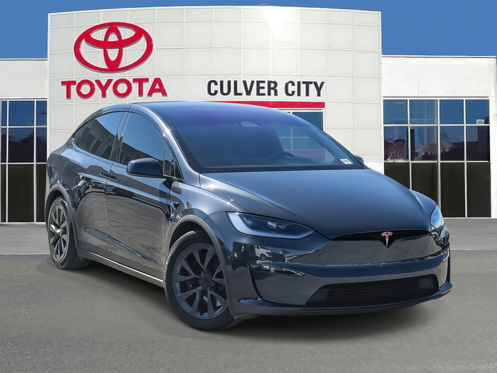 2024 Tesla Model X Long Range's photo