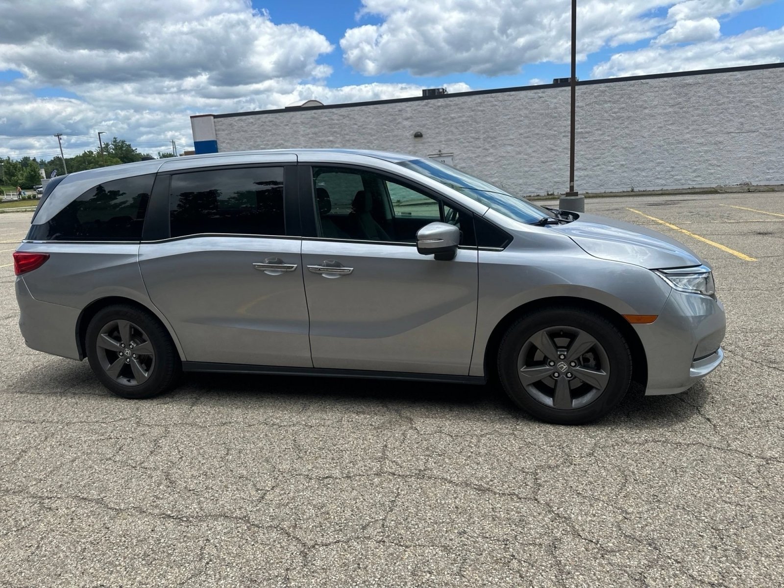 Used 2021 Lunar Silver Metallic Honda EX image 17