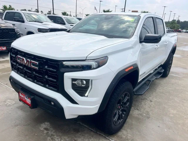 Used 2025 White GMC Elevation image 3