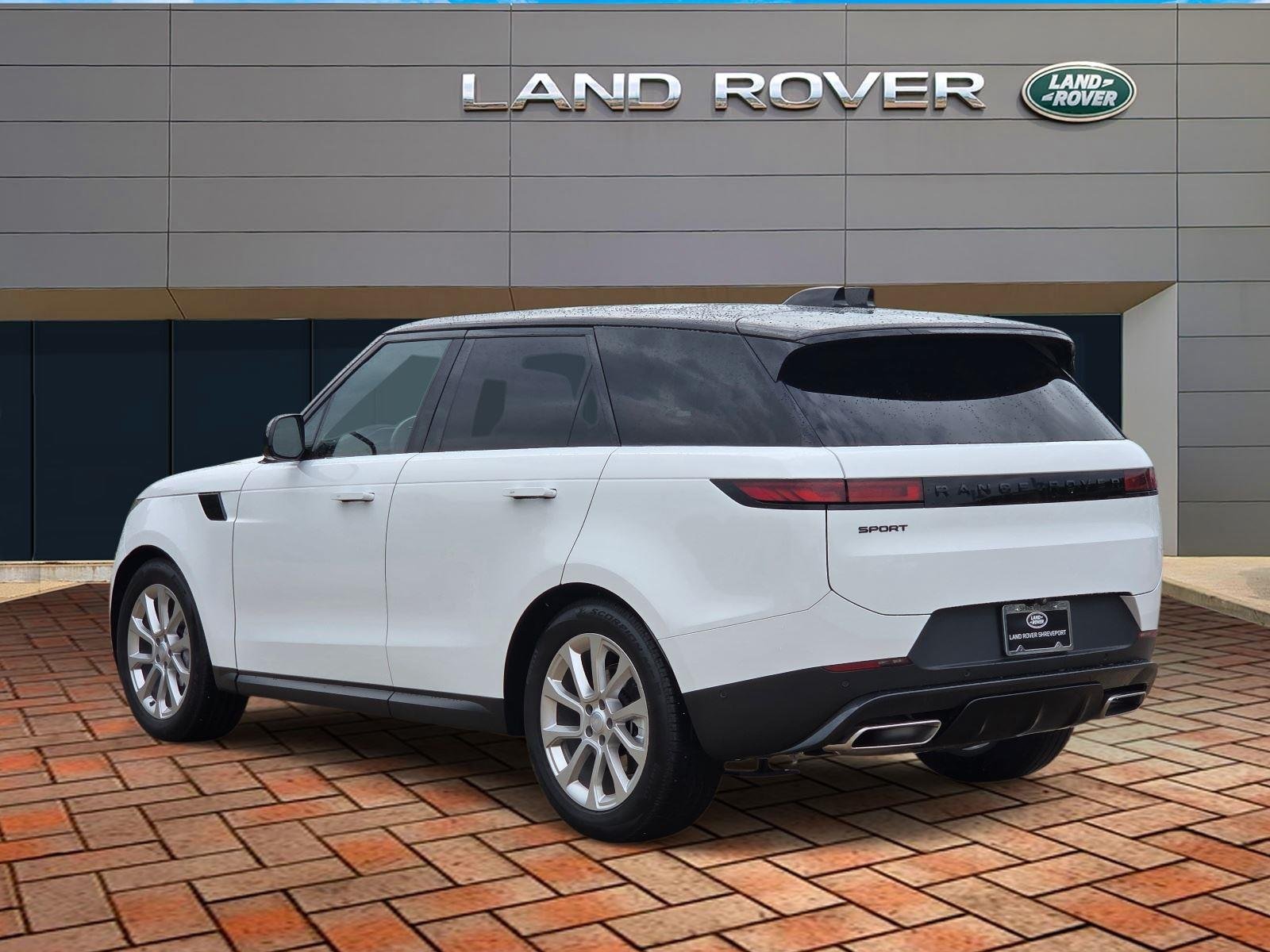 Used 2025 Fuji White Land Rover SE image 6