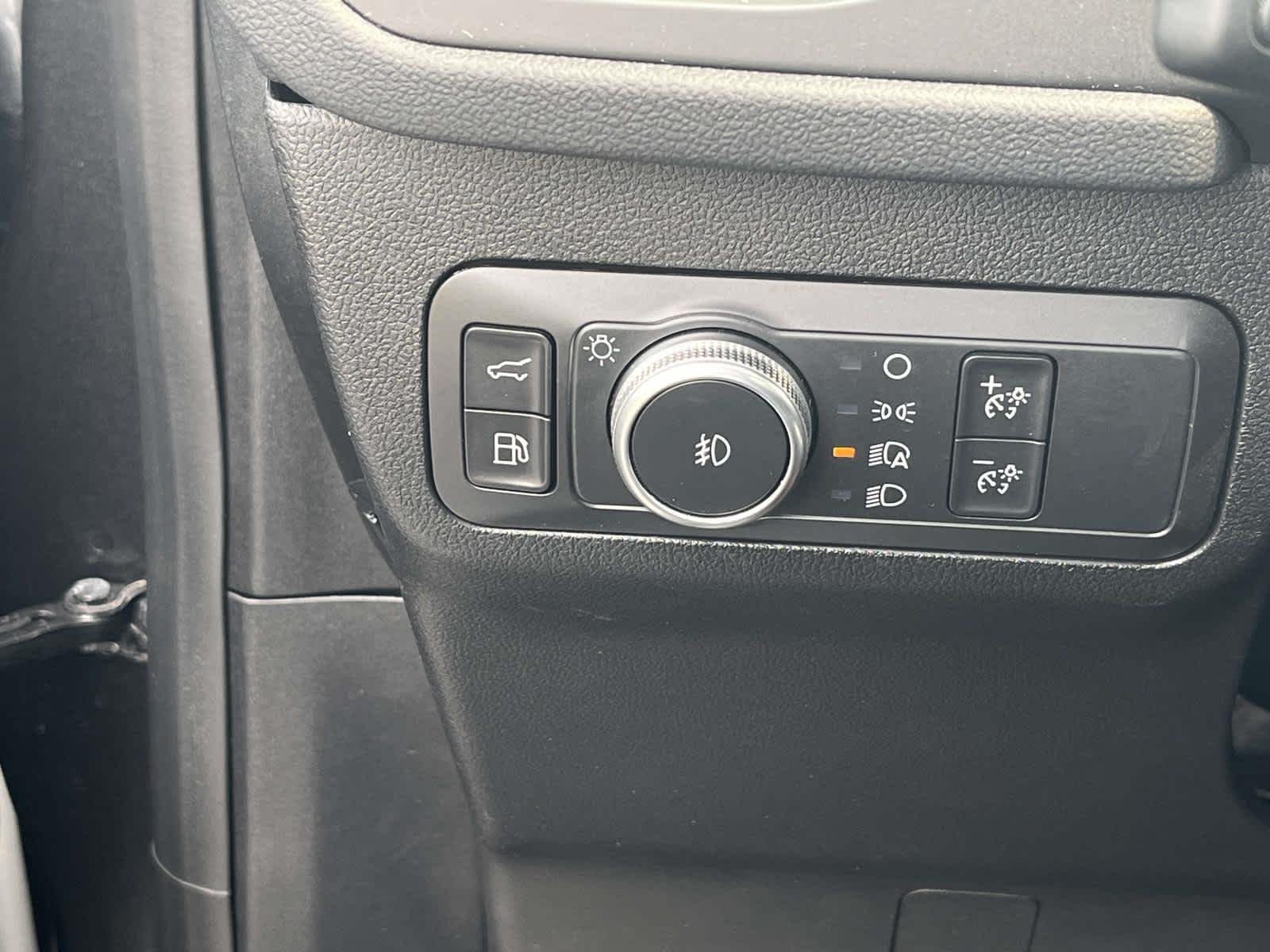 Used 2020  Ford Titanium Hybrid image 33