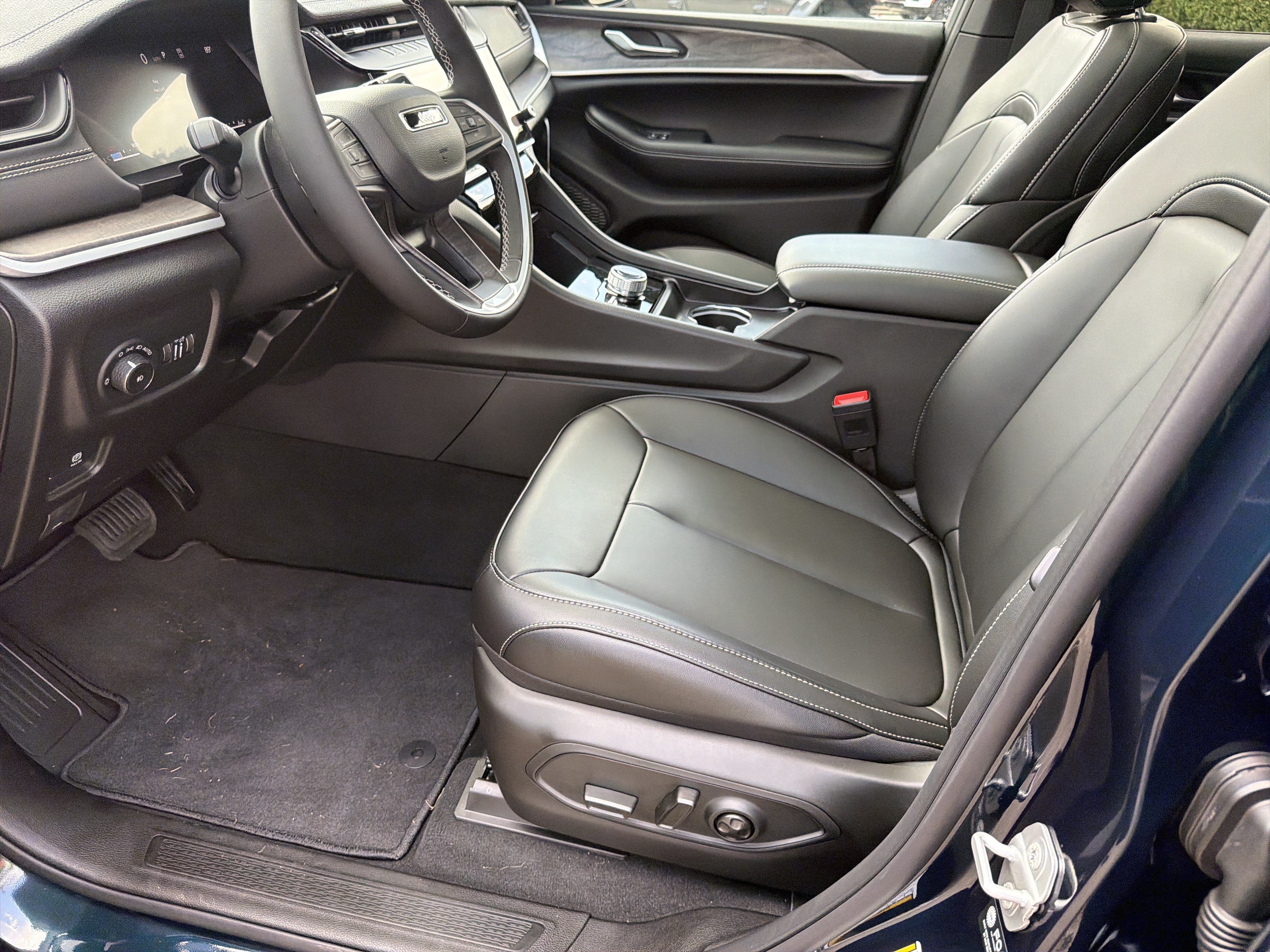New 2026 Fathom Blue Pearlcoat Jeep Limited image 10