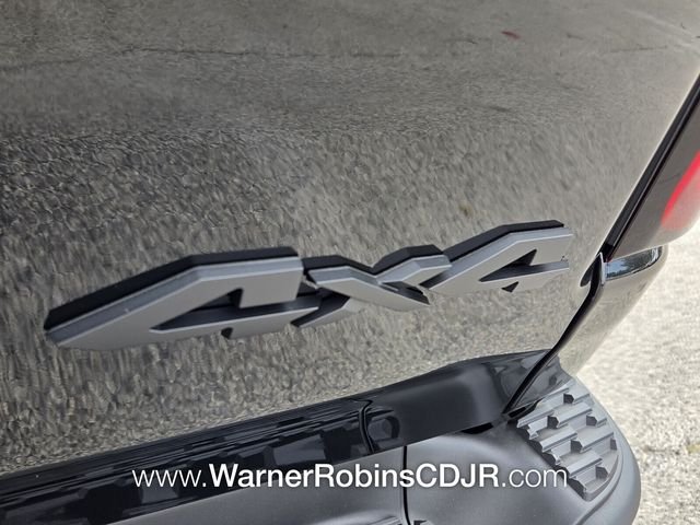 New 2026 Diamond Black Crystal Pearl-Coat Exterior Paint RAM Rebel image 12
