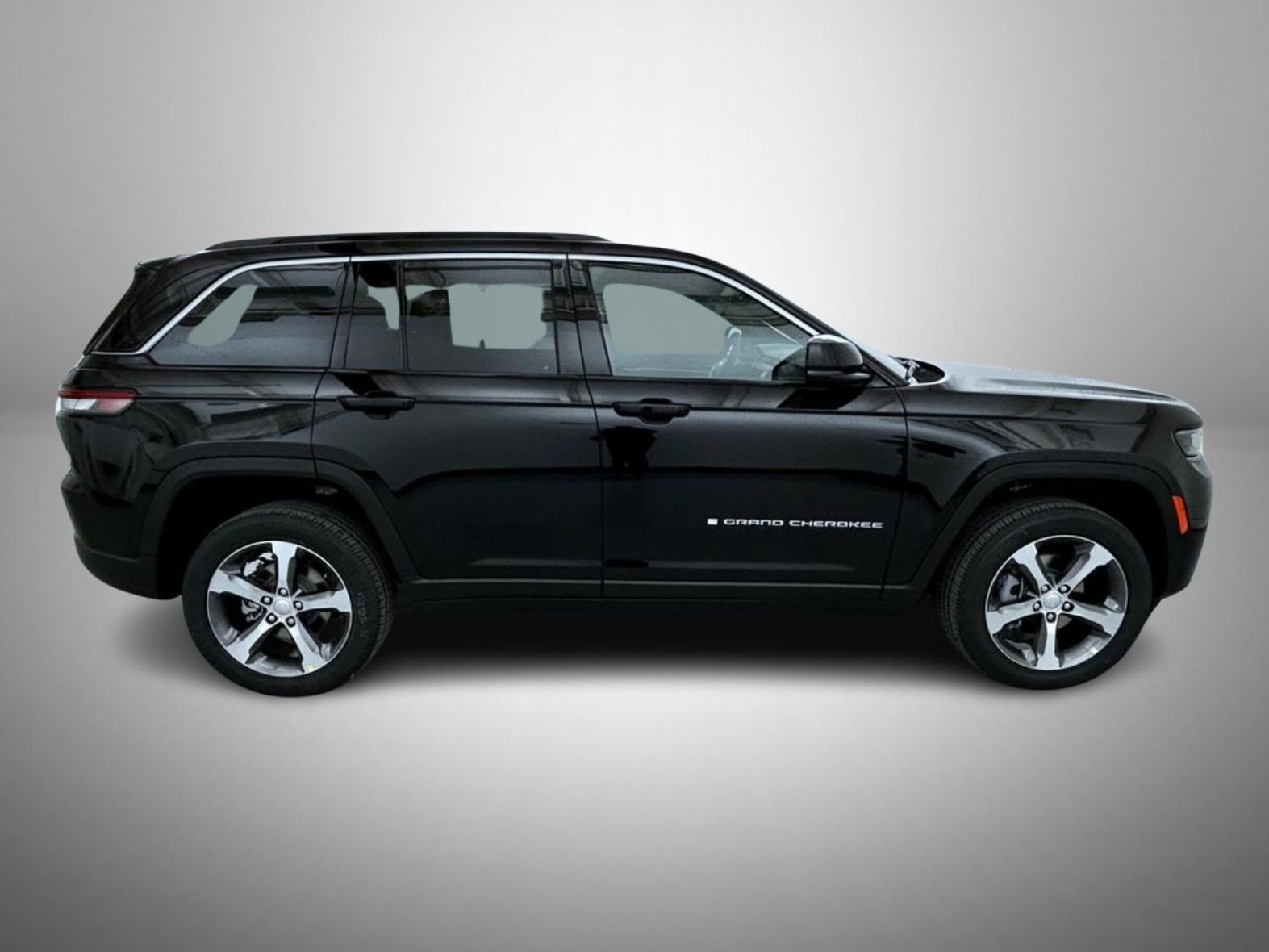 New 2026 Diamond Black Crystal Pearl-Coat Exterior Paint Jeep Limited image 4