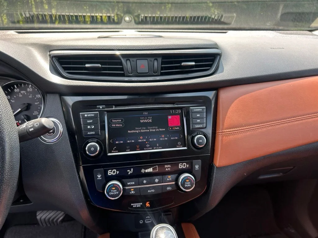 Used 2019 White Nissan SL image 19