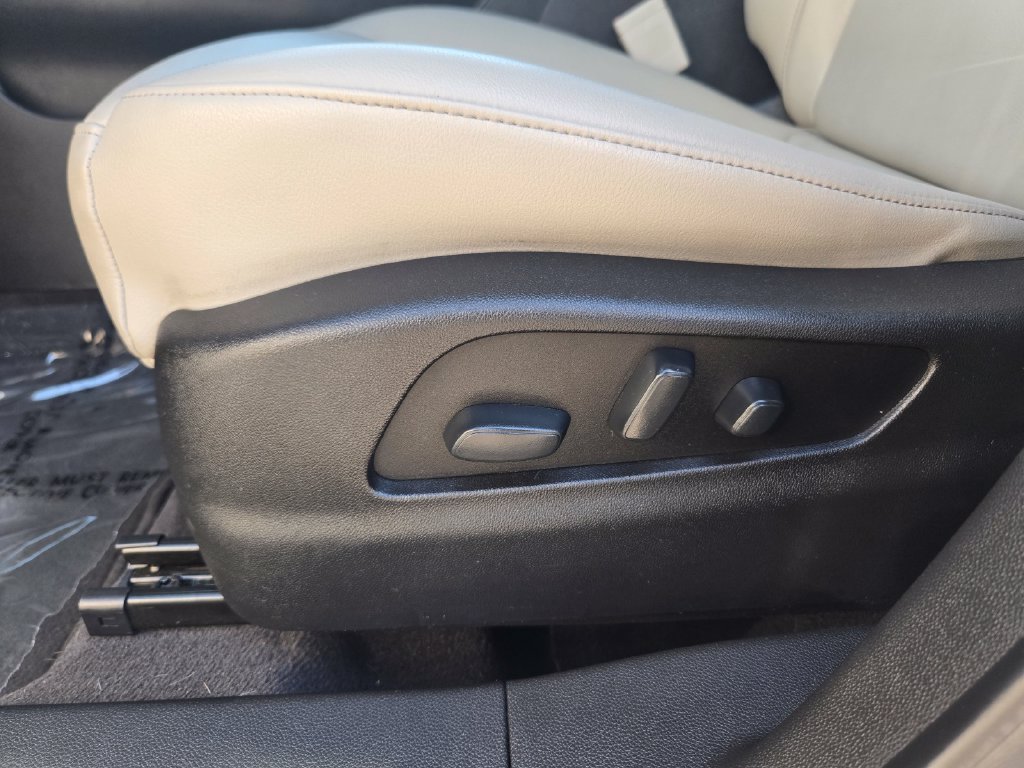 Used 2019 Silver Cadillac Luxury image 12