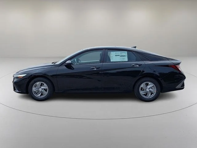 New 2026 Black Hyundai SE image 4