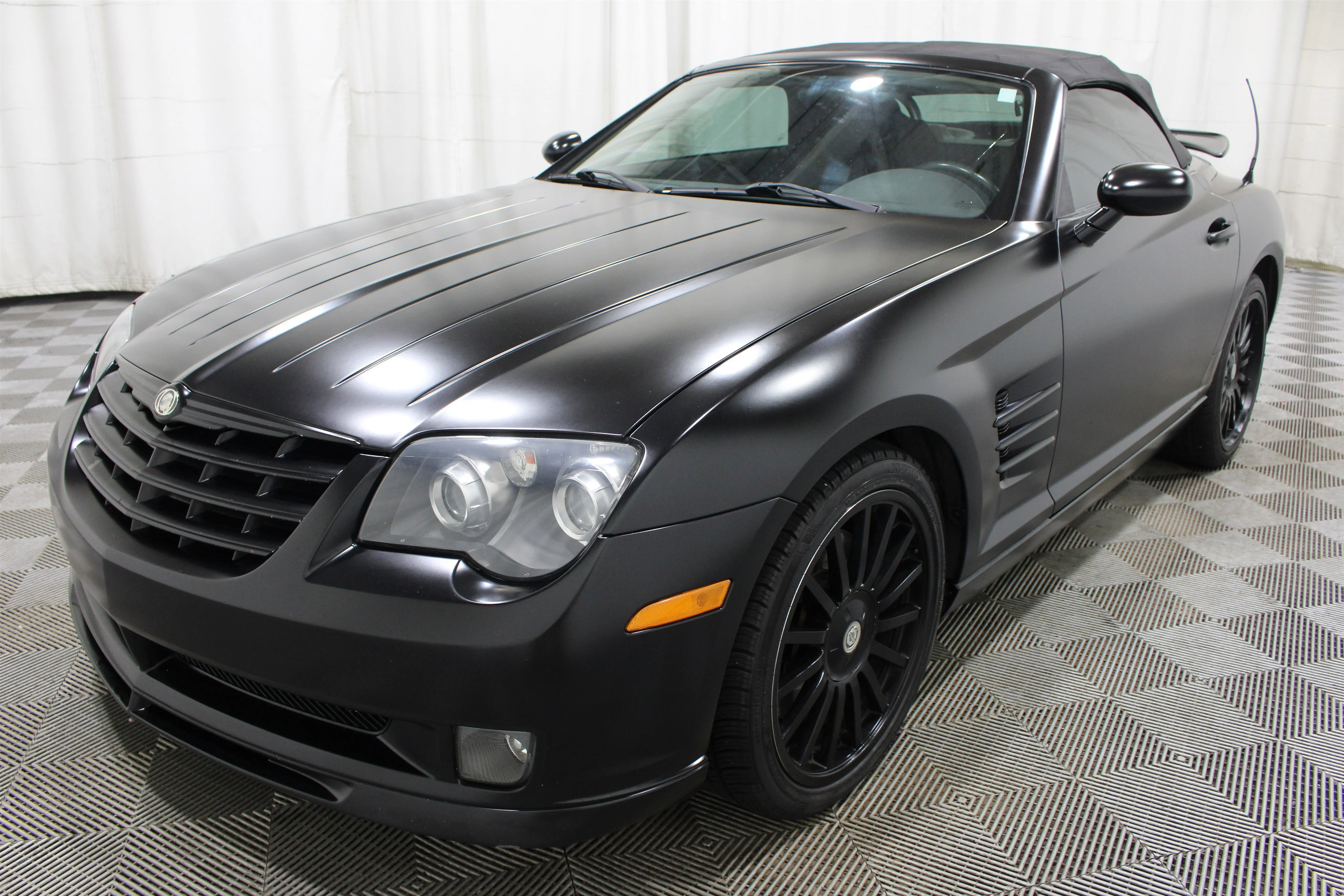 Used 2005 Black Chrysler SRT6 image 25