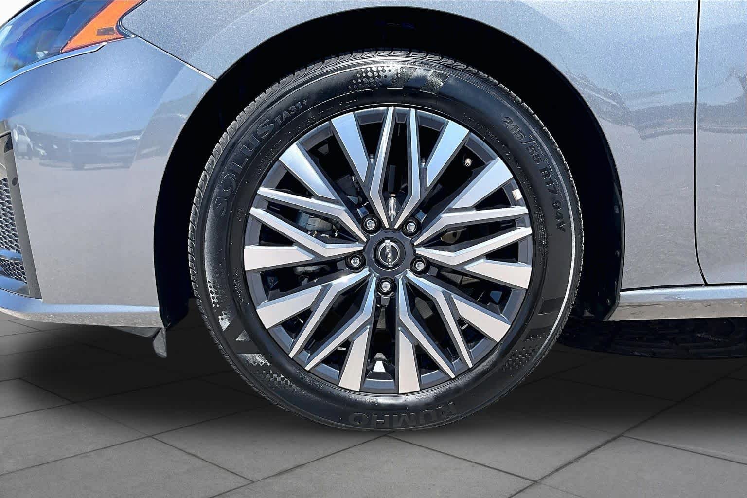 2025 Nissan Altima SV - Photo 11