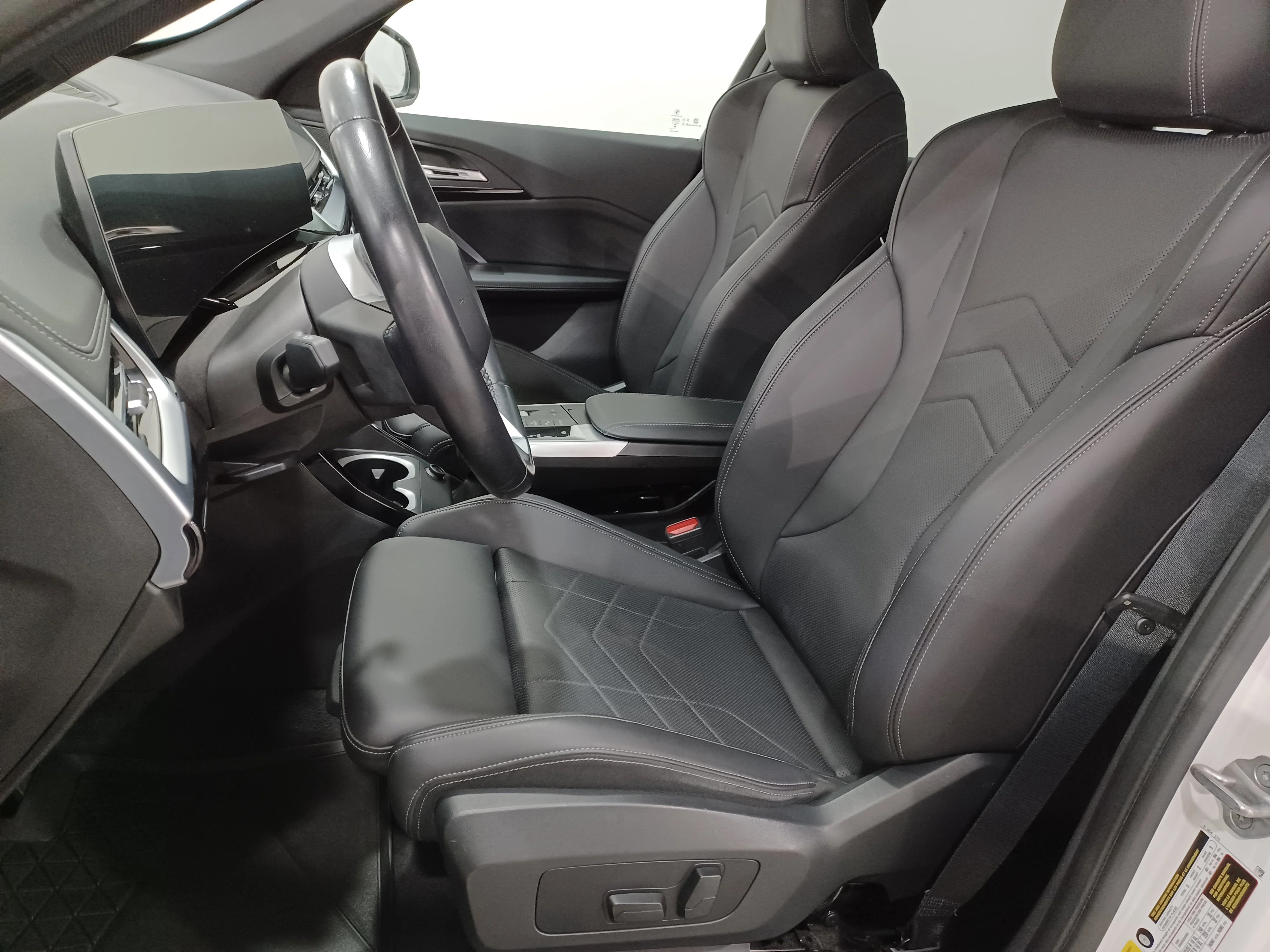 Certified Used 2023 Mineral White Metallic BMW xDrive28i*Nav | Htd Steering Wheel | Pano Roof | Htd Leather | Lane Keep Assist | Rain Sense Wipers image 10