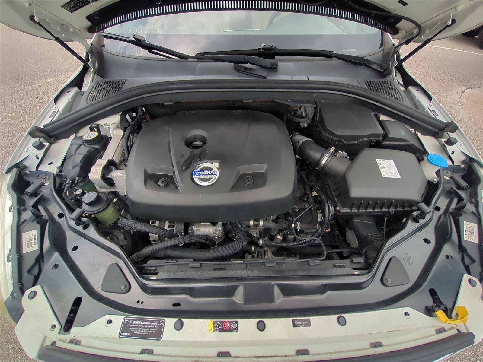 Used 2015  VOLVO  image 28