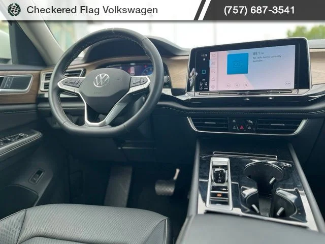 Used 2025 Pure White Volkswagen 2.0T SE w/Technology image 29